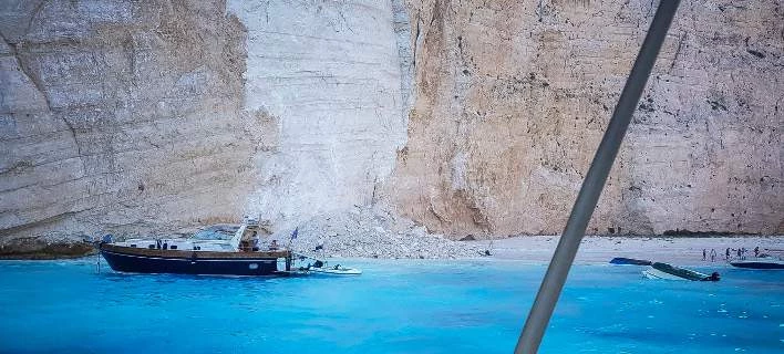 Ο καθηγητής Ευθύμιος Λέκκας εξηγεί γιατί έγινε η κατολίσθηση στο Ναυάγιο της Ζακύνθου
